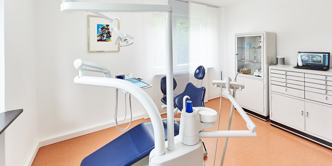 Vorher: Komplettes Smile Makeover — 10 Veneers, Farbton individuell abgestimmt. Behandlung: 2 Sitzungen.