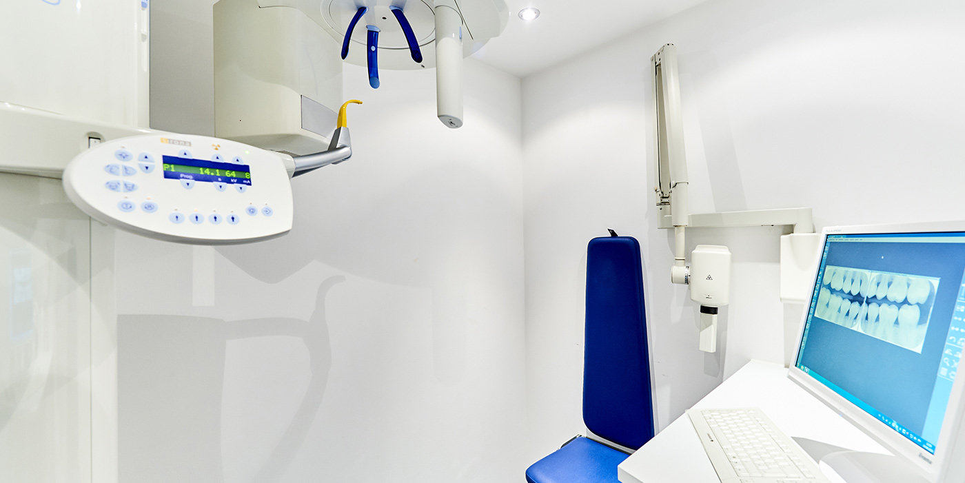 Nachher: Komplettes Smile Makeover — 10 Veneers, Farbton individuell abgestimmt. Behandlung: 2 Sitzungen.